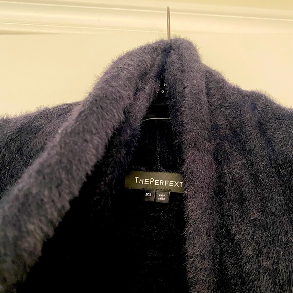 Plush body length coat/sweater - Picture 4 of 4